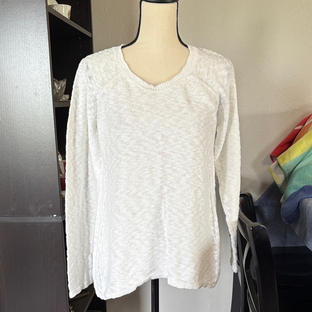 Women’s Blue Saks 5th Avenue Size L Lightweight Loose Knit Keyhole Back Sweater